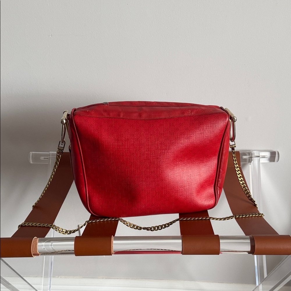 Red Women's Vintage Gucci Crossbody Bag with Gold Chain